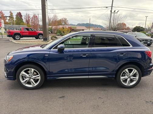 2022 Audi Q3 45 S line Premium