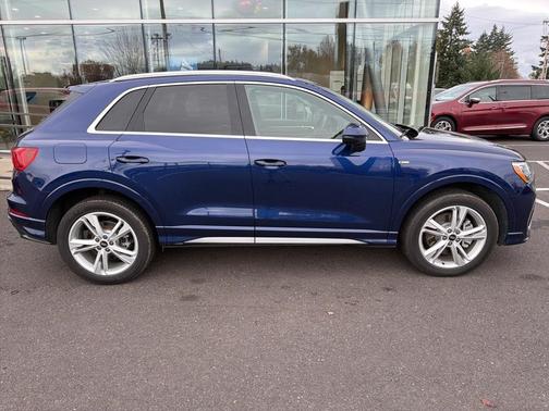 2022 Audi Q3 45 S line Premium