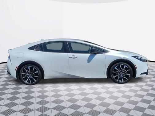 Pearl 2024 Toyota Prius Prime XSE