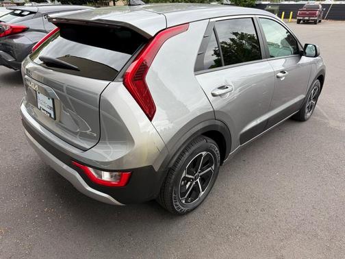 2023 Kia Niro LX