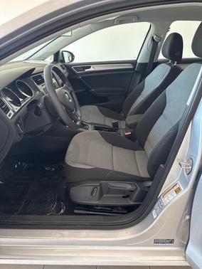 2016 Volkswagen e-Golf SE