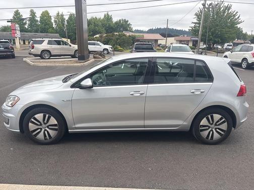 2016 Volkswagen e-Golf SE