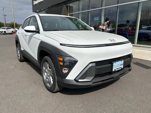 2025 Hyundai KONA SE
