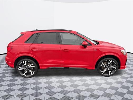 2024 Audi Q3 45 S line Premium