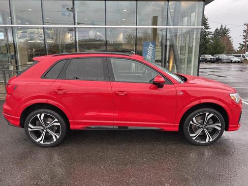 2024 Audi Q3 45 S line Premium
