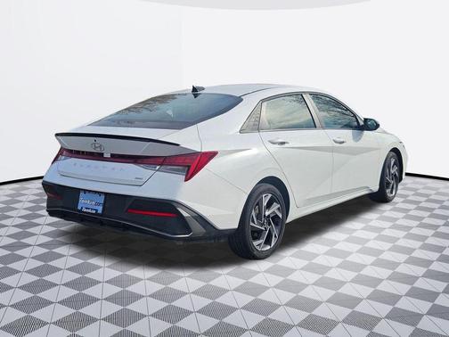 2025 Hyundai ELANTRA HEV SEL