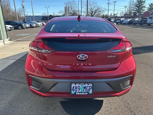 2022 Hyundai IONIQ Hybrid SE