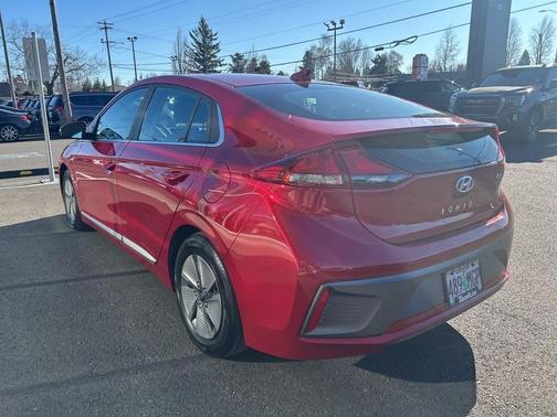 2022 Hyundai IONIQ Hybrid SE