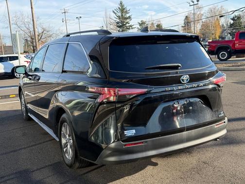 2021 Toyota Sienna LE