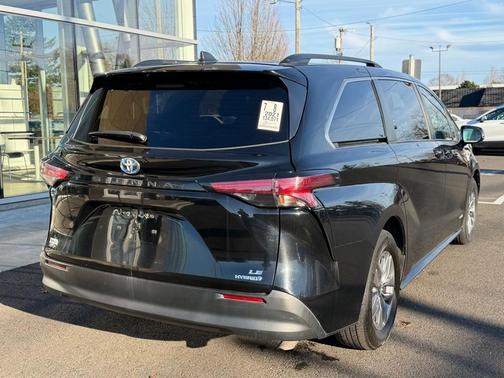 2021 Toyota Sienna LE