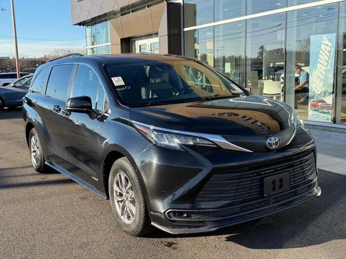 2021 Toyota Sienna LE