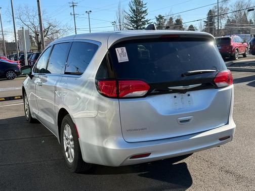 2023 Chrysler Voyager LX