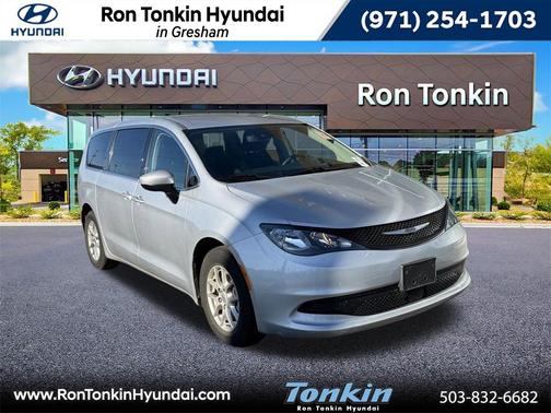 2023 Chrysler Voyager LX