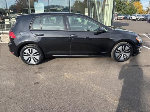 2016 Volkswagen e-Golf SE
