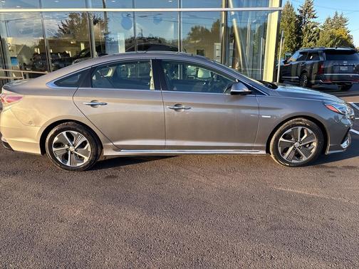 2018 Hyundai SONATA Hybrid Limited