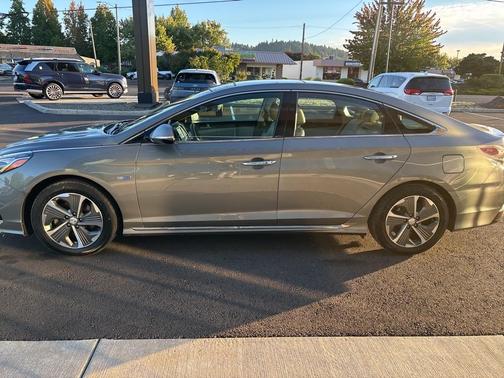 2018 Hyundai SONATA Hybrid Limited