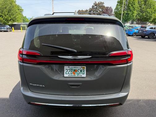 2022 Chrysler Pacifica Touring-L