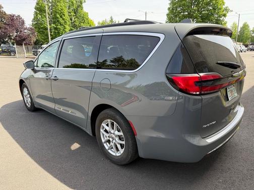 2022 Chrysler Pacifica Touring-L