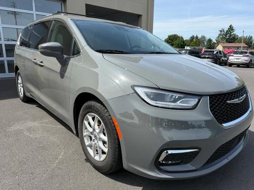 2022 Chrysler Pacifica Touring-L