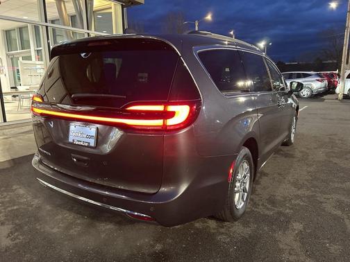 2021 Chrysler Pacifica Touring