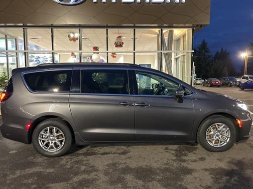 2021 Chrysler Pacifica Touring