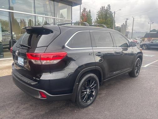2017 Toyota Highlander SE