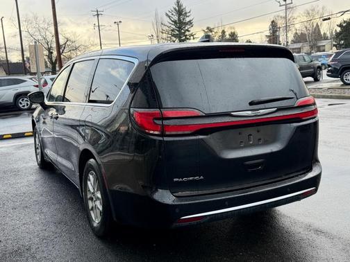 2024 Chrysler Pacifica Touring-L