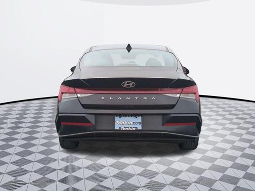 Black 2025 Hyundai ELANTRA SEL Convenience
