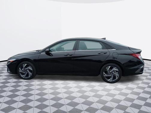 Black 2025 Hyundai ELANTRA SEL Convenience