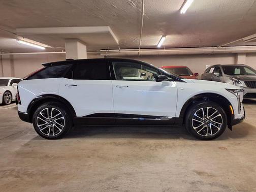 Vibrant White Tricoat 2026 Cadillac OPTIQ Sport