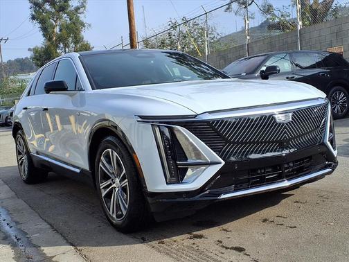 Vibrant White Tricoat 2026 Cadillac LYRIQ Luxury