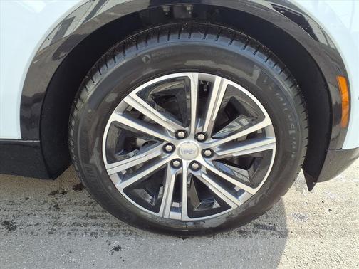 Vibrant White Tricoat 2026 Cadillac LYRIQ Luxury