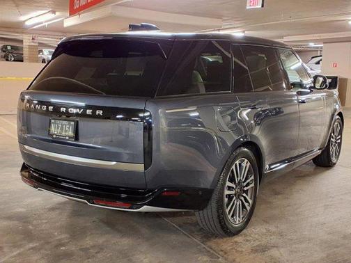 2024 Land Rover Range Rover P530 SE