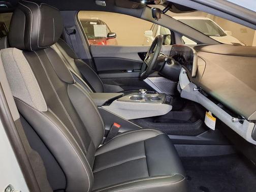 Vibrant White Tricoat 2026 Cadillac OPTIQ Sport