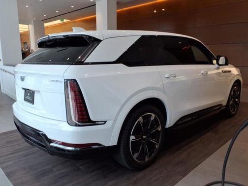 2025 Cadillac Escalade IQ Sport 2