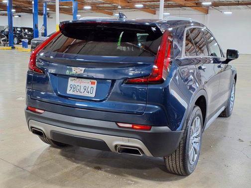 2022 Cadillac XT4 Premium Luxury