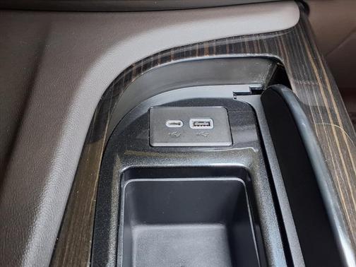 Crystal White Tricoat 2021 Cadillac Escalade Sport