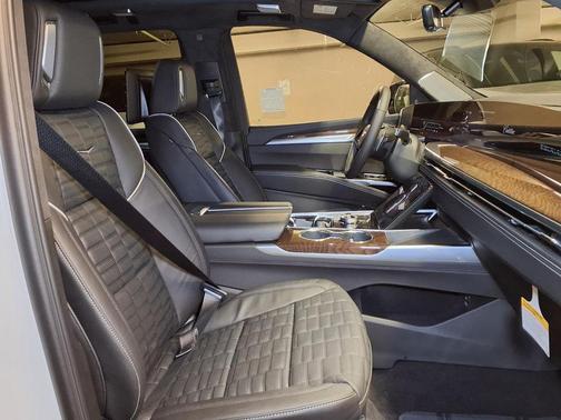 Vibrant White Tricoat 2026 Cadillac Escalade ESV Sport Platinum