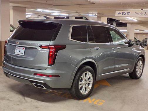 2022 Cadillac XT6 Luxury FWD
