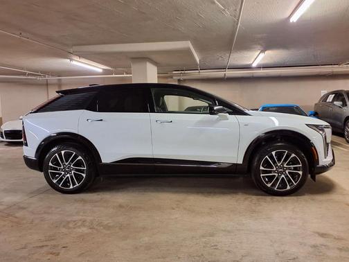 Vibrant White Tricoat 2026 Cadillac OPTIQ Sport