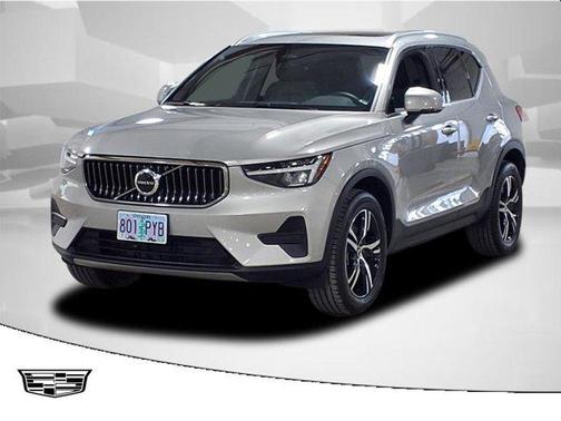 2025 Volvo XC40 B5 Core Bright Theme
