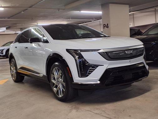 Vibrant White Tricoat 2026 Cadillac OPTIQ Luxury