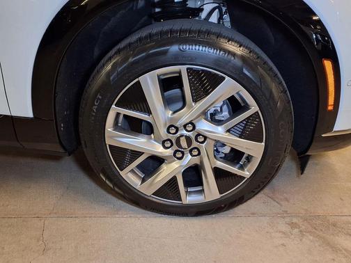 Vibrant White Tricoat 2026 Cadillac OPTIQ Luxury