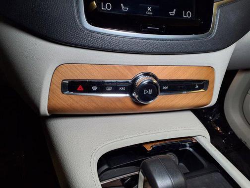 2022 Volvo XC90 Recharge Plug-In Hybrid T8 Inscription Expression 6 Passenger