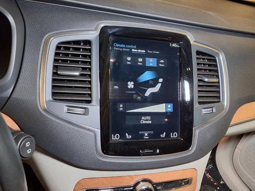 2022 Volvo XC90 Recharge Plug-In Hybrid T8 Inscription Expression 6 Passenger