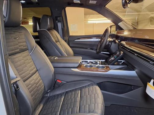 Vibrant White Tricoat 2026 Cadillac Escalade Sport Platinum