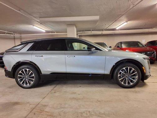 2025 Cadillac LYRIQ Sport
