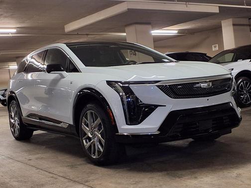 Vibrant White Tricoat 2026 Cadillac OPTIQ Luxury