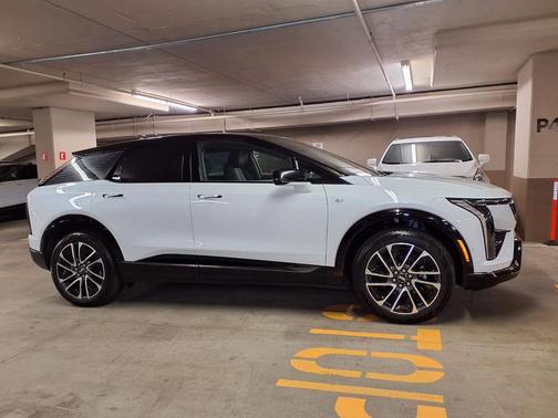 Vibrant White Tricoat 2026 Cadillac OPTIQ Sport