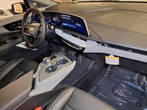 Vibrant White Tricoat 2026 Cadillac OPTIQ Sport